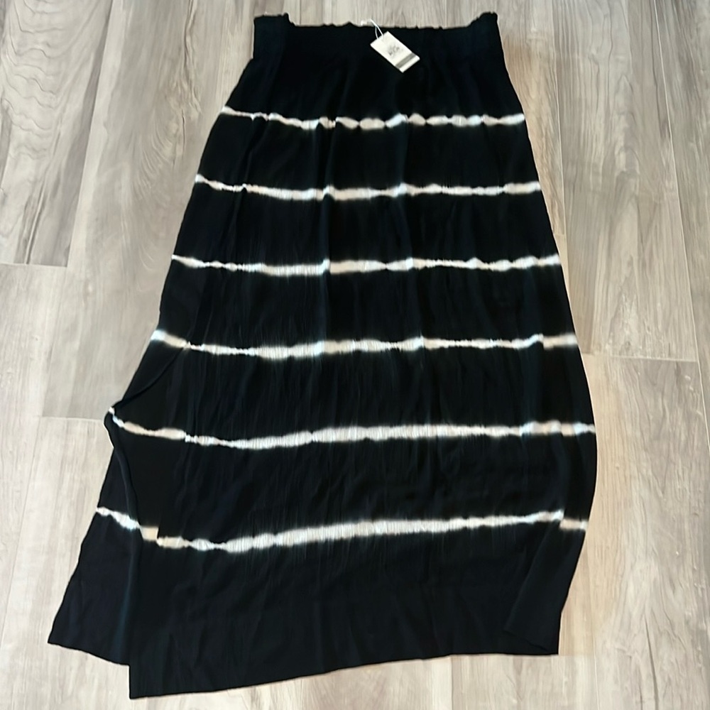 Brand new with tags Mud Pie Tie dye skirt colors are black and white